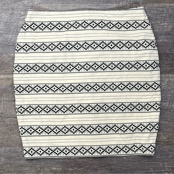Ann Taylor Dresses & Skirts - Ann Taylor cream black tribal straight business casual pencil skirt 12P B101